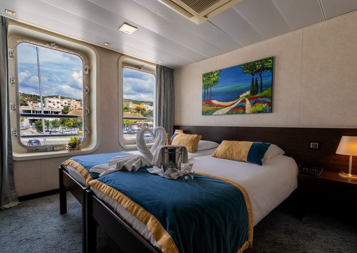Upper Deck 2 Single Bed - Accessible Cabin Cat B